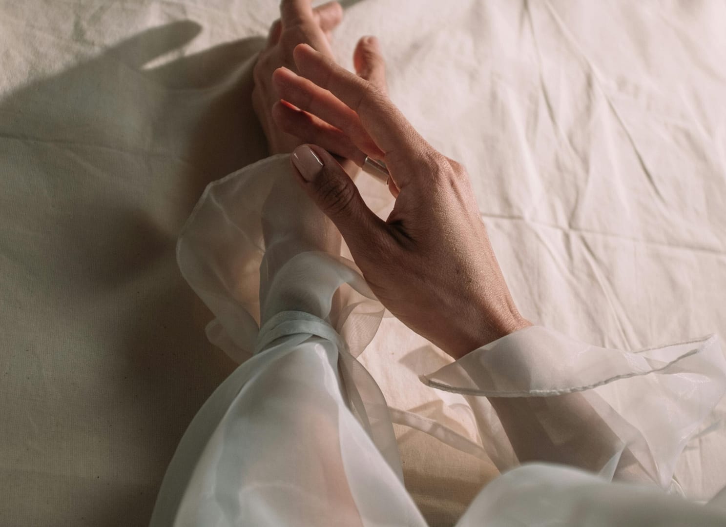 Jak prać jedwab? Sekrety pielęgnacji