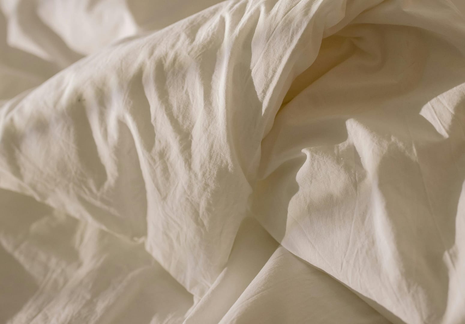 Jak prać delikatne tkaniny? Poradnik