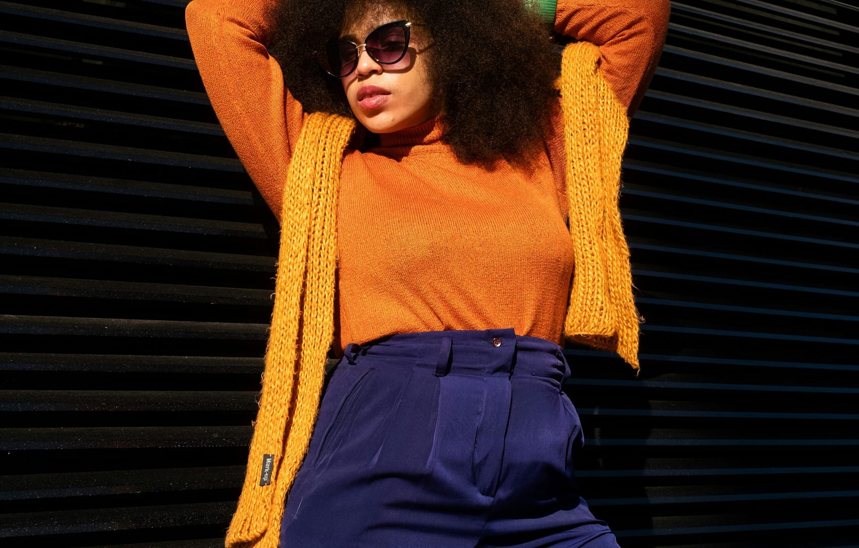 Jaki kolor pasuje do granatowego? Proste zasady