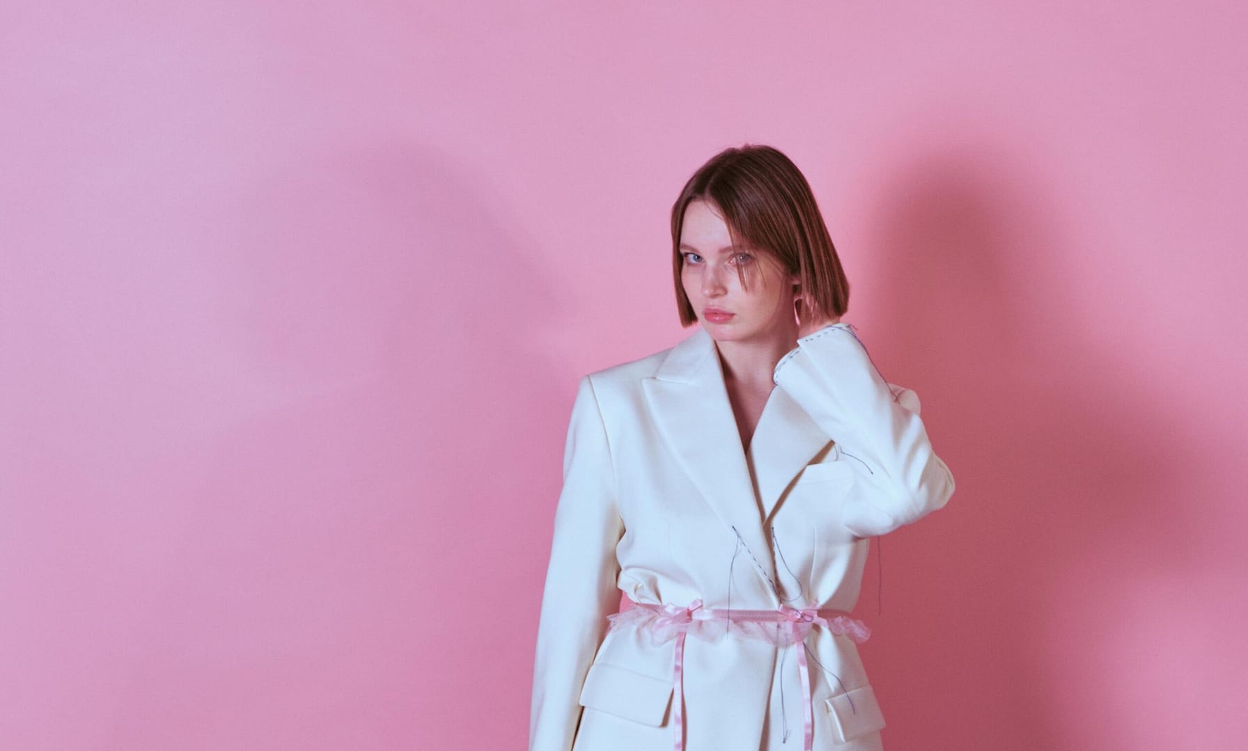 Jak nosić marynarkę oversize: triki i tipy