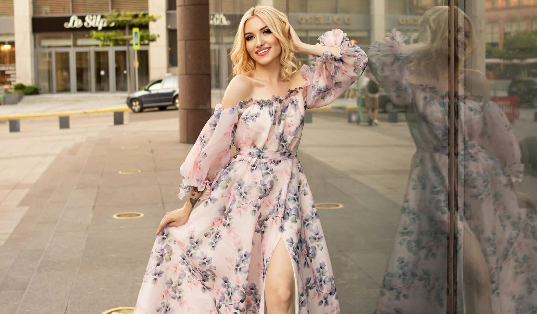 Jak nosić sukienkę maxi: kilka pomysłów na stylizacje