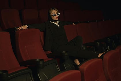 Co ubrać do kina lub teatru? Propozycje stylizacji