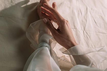 Jak prać jedwab? Sekrety pielęgnacji