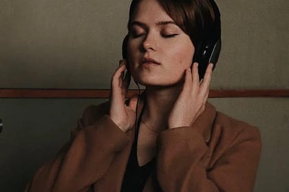 Jaki kolor pasuje do brązowego? Odkryj najlepsze metody