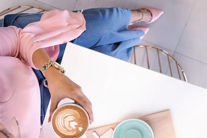 Jaki kolor pasuje do różowego? Jak i z czym łączyć