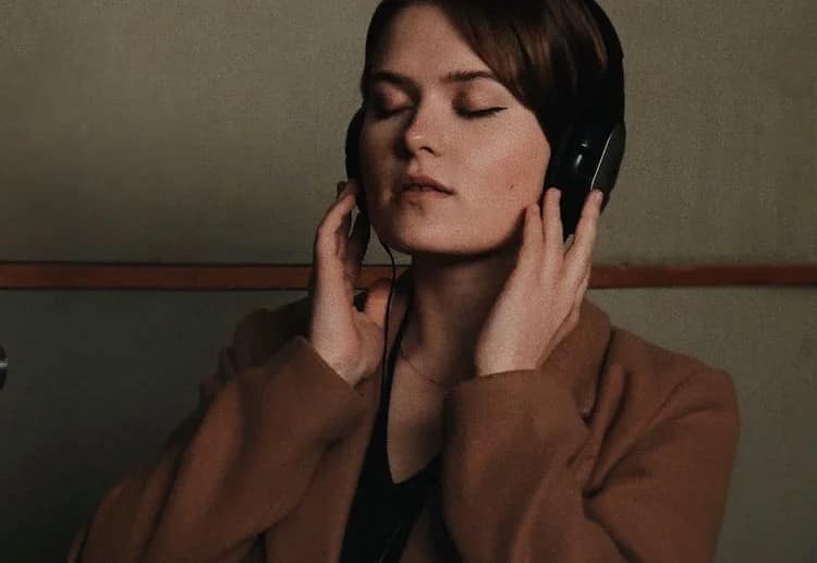 Jaki kolor pasuje do brązowego? Odkryj najlepsze metody